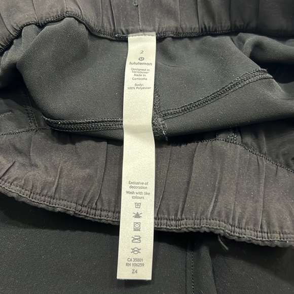 Lululemon On The Fly Crop *Woven 23" - Picture 3 of 4